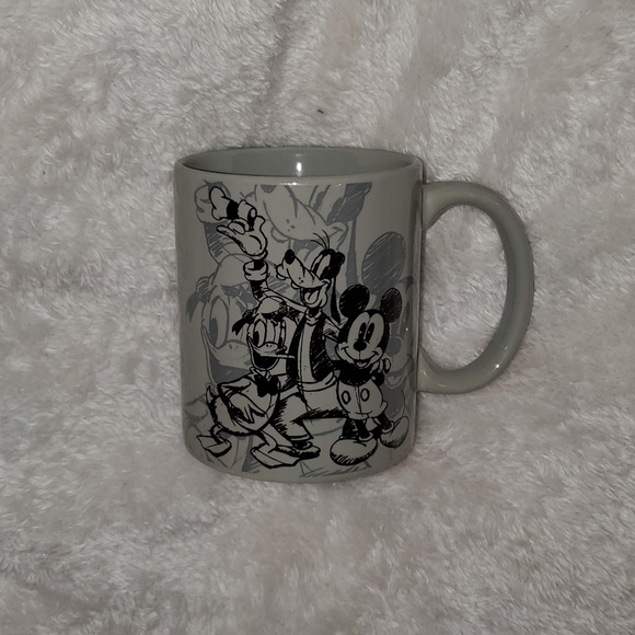 DISNEY Jerry Leigh Mug - Picture 1 of 4